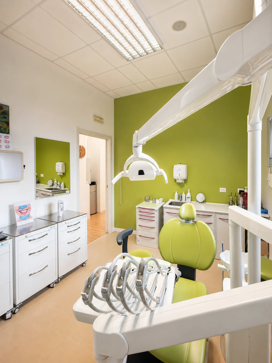 Riunito odontoiatrico e area operativa